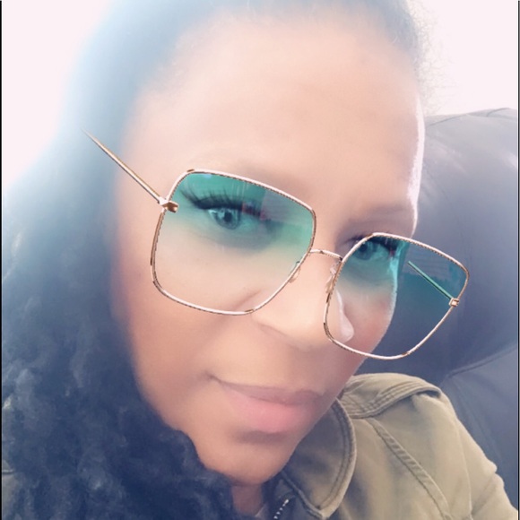 Profile Picture of Sharon Matthews (@sistersharon65) on Poshmark