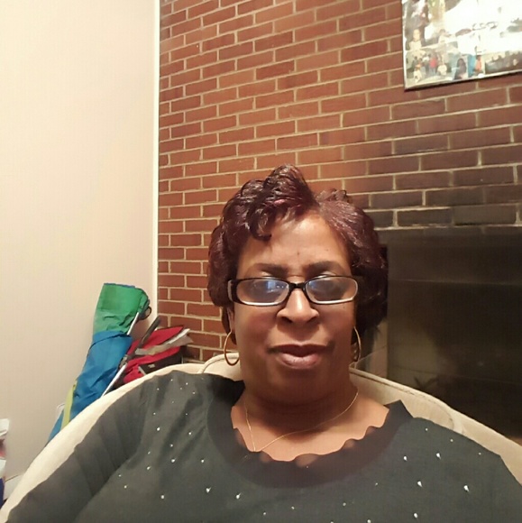 Profile Picture of Cassandra Hensley (@sandra729) on Poshmark