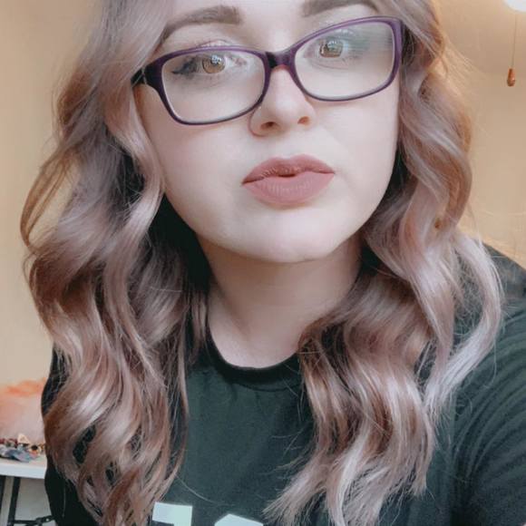 Profile Picture of Bailey Dooty (@baileydooty) on Poshmark