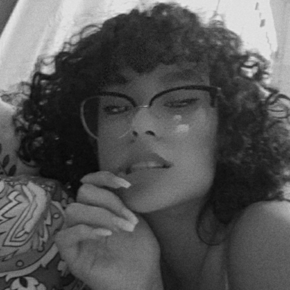 Profile Picture of Nayeli Guzman (@nayelig2017) on Poshmark