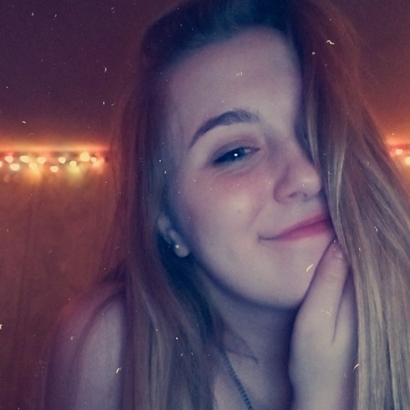 Profile Picture of Melissa Patterson (@melissapatte240) on Poshmark