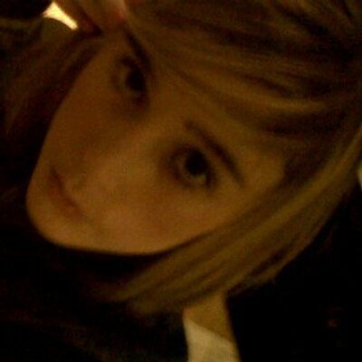 Profile Picture of HollieWest (@Hollie_West) on Twitter