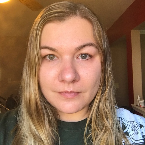 Profile Picture of Jana Baitzel (@jbaitzel) on Poshmark