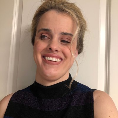 Profile Picture of Molly Barnes (@EnlightenedRead) on Twitter