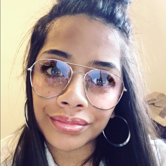 Profile Picture of Serena Moeai (@irie2012) on Poshmark