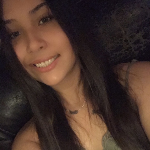 Profile Picture of Jennifer Elias (@jennifer281586) on Poshmark