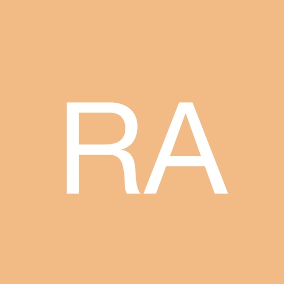Profile Picture of Renee Ansell (@ansellrenee) on Poshmark