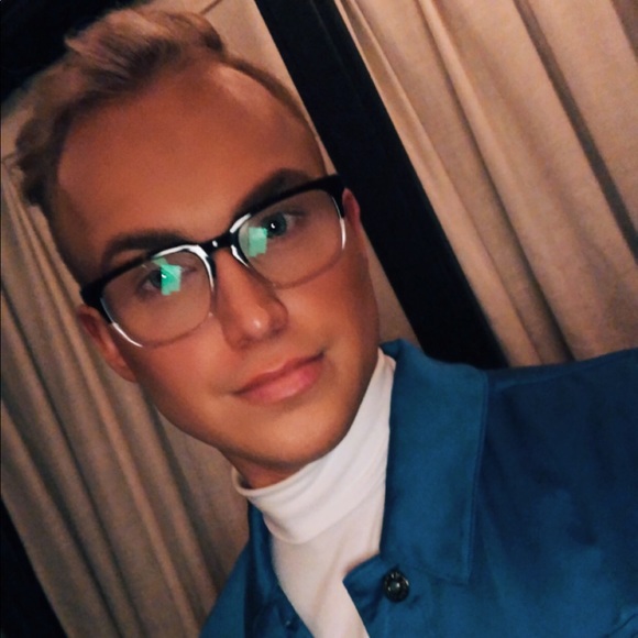 Profile Picture of Colt Paulsen (@coltscloset) on Poshmark