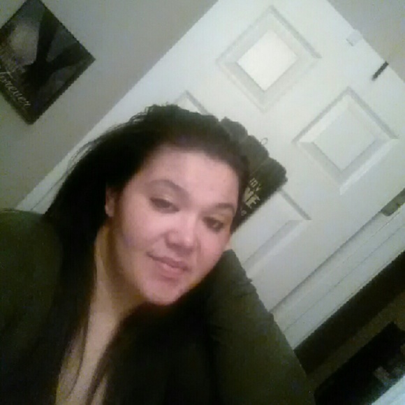 Profile Picture of Natalie Hansen (@happoldt23) on Poshmark