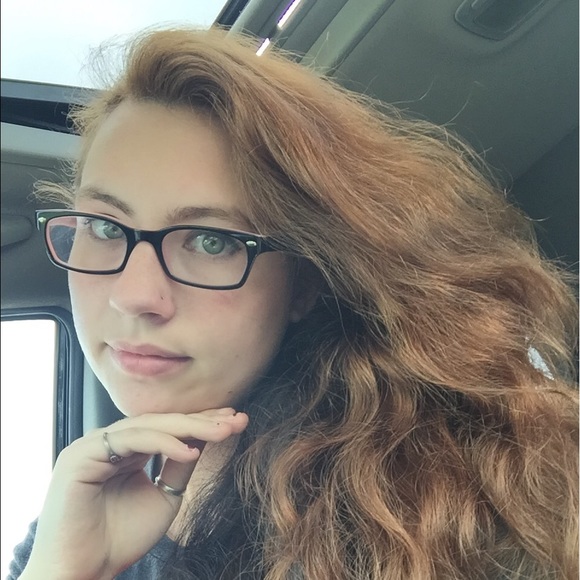 Profile Picture of Bex Gilloway (@rereboo) on Poshmark