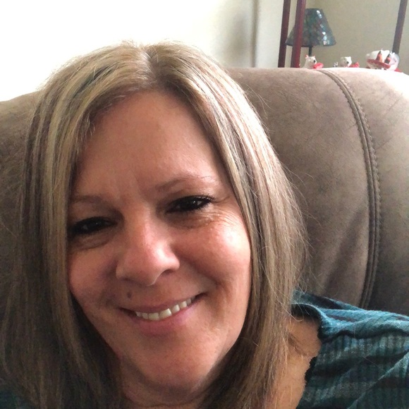 Profile Picture of Tracey Bledsaw (@traceybledsaw) on Poshmark