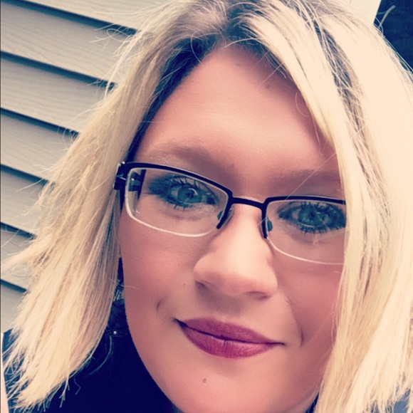 Profile Picture of Michelle Boeckenstedt (@mboeck28) on Poshmark