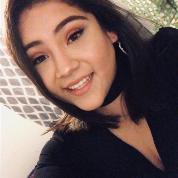 Profile Picture of Mariela Iruegas (@marielairuegas) on Poshmark