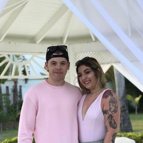 Profile Picture of Carly Pignanelli (@carlyp53) on Poshmark