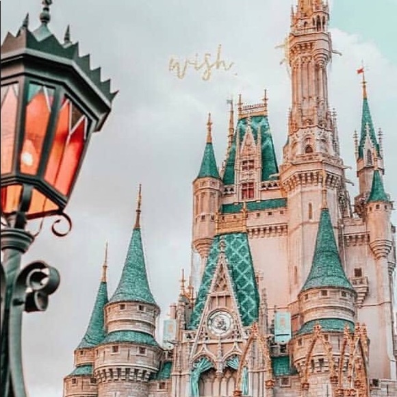 Profile Picture of Brianna Limon (@breanamacias23) on Poshmark