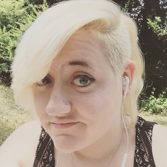 Profile Picture of Jennifer Giangola (@xxjennitinxx) on Poshmark