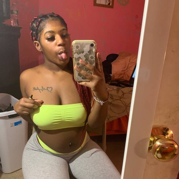 Profile Picture of Javaeh Javaeh (@javaeh) on Poshmark