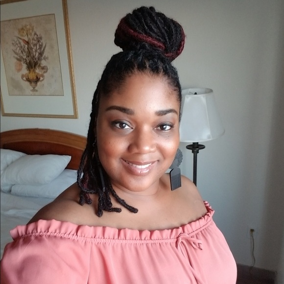 Profile Picture of Sharonda Lovett-scott (@slovettscott) on Poshmark