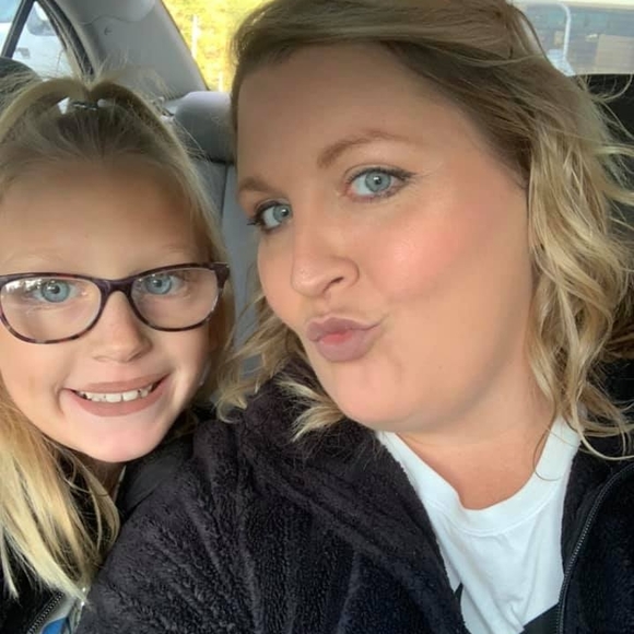 Profile Picture of Tiffany Zaar (@tiffanyzaar) on Poshmark