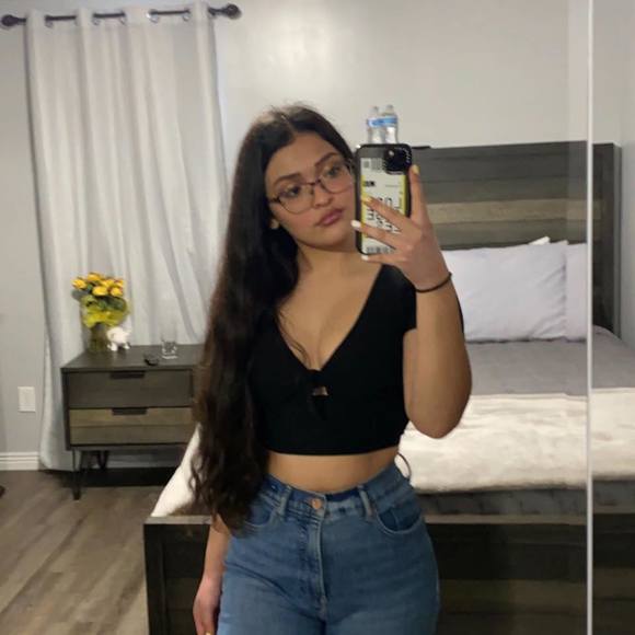 Profile Picture of Raquel Nevarez (@itsraqquel) on Poshmark