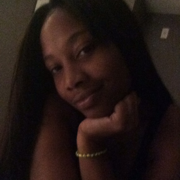 Profile Picture of Dominique Pearson (@dominiquekmom23) on Poshmark
