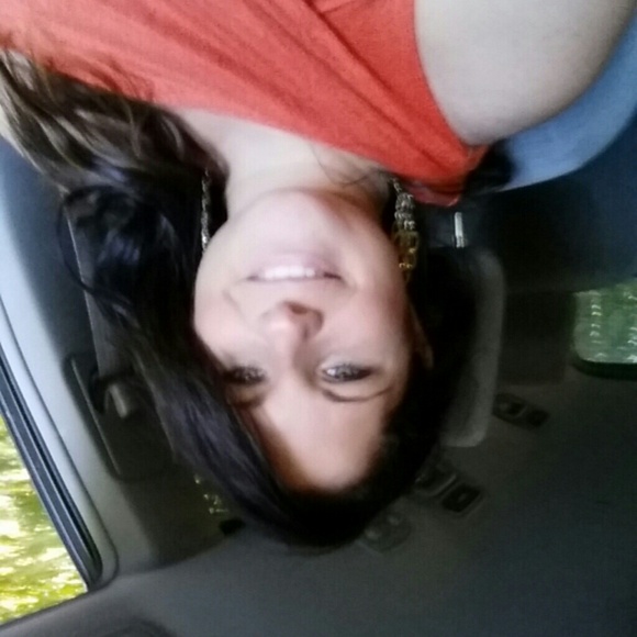 Profile Picture of Melissa Connor (@themrsconnor) on Poshmark