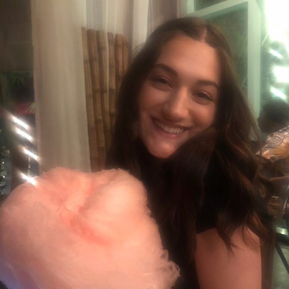 Profile Picture of Jenna Zenone (@jennazenone) on Poshmark