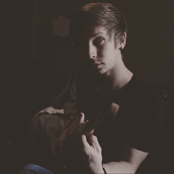 Profile Picture of Brett Ross (@brettross8891) on Poshmark