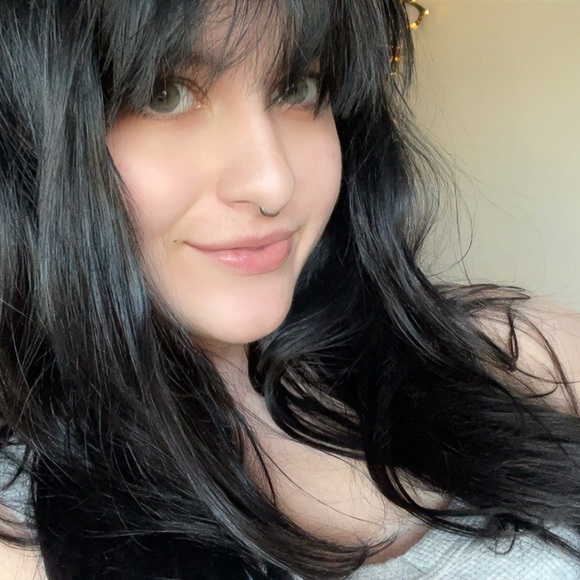 Profile Picture of Leah Bowers (@leahbowers806) on Poshmark