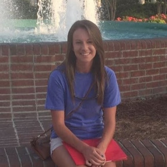 Profile Picture of Shannon Ayscue (@shannonayscue3) on Poshmark