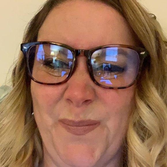 Stephanie Kobuchi - Poshmark Profile Picture of Stephanie Kobuchi (@skobuchi) on Poshmark