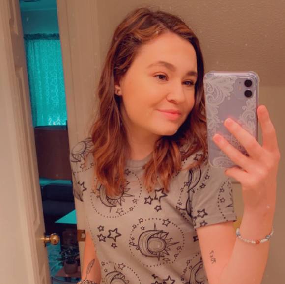 Profile Picture of Erin Wade (@erin1613) on Poshmark