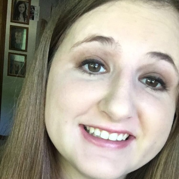 Profile Picture of Briana Yokum (@animals1225) on Poshmark