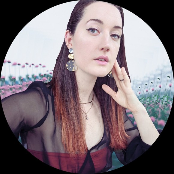 Profile Picture of Zoe Kubachka (@zozokub) on Poshmark