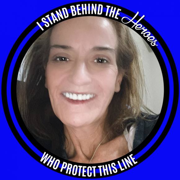 Profile Picture of Gwyn Quiram (@quiram69) on Poshmark