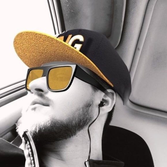 Profile Picture of Russ Glinskiy (@russglin) on Poshmark