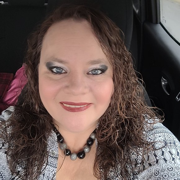 Profile Picture of Misty Capps (@mistysue1982) on Poshmark