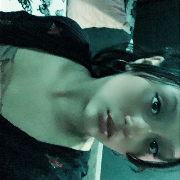 Profile Picture of Liz Olvera (@lizolvera_) on Poshmark