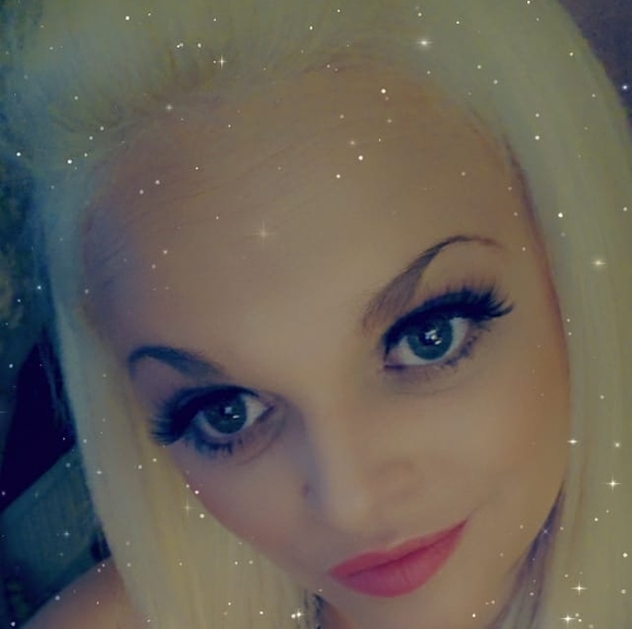 Profile Picture of Kim Earley (@kimearley529) on Poshmark