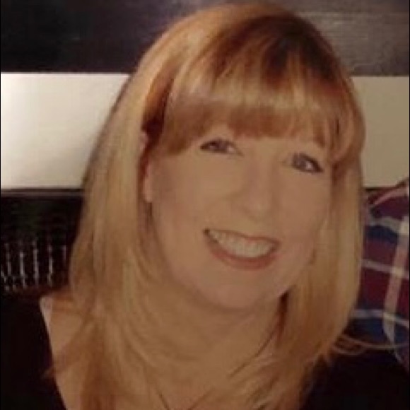 Profile Picture of Cindy Huffman (@mammamia67) on Poshmark