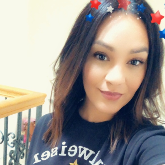 Profile Picture of Blanca Bobadilla (@bobadillablanca) on Poshmark