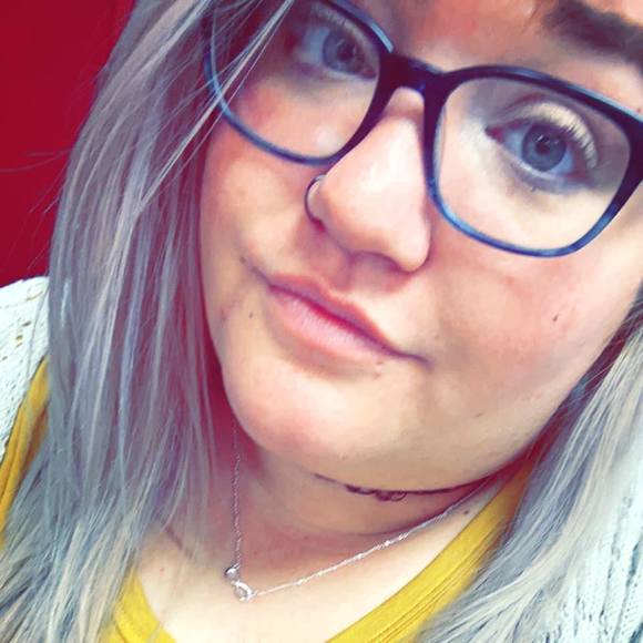 Profile Picture of Victoria Wyatt (@veeveebaby) on Poshmark