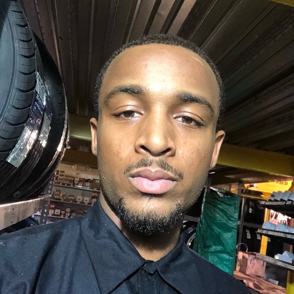 Profile Picture of Danny Cohen (@dannybot23) on Poshmark