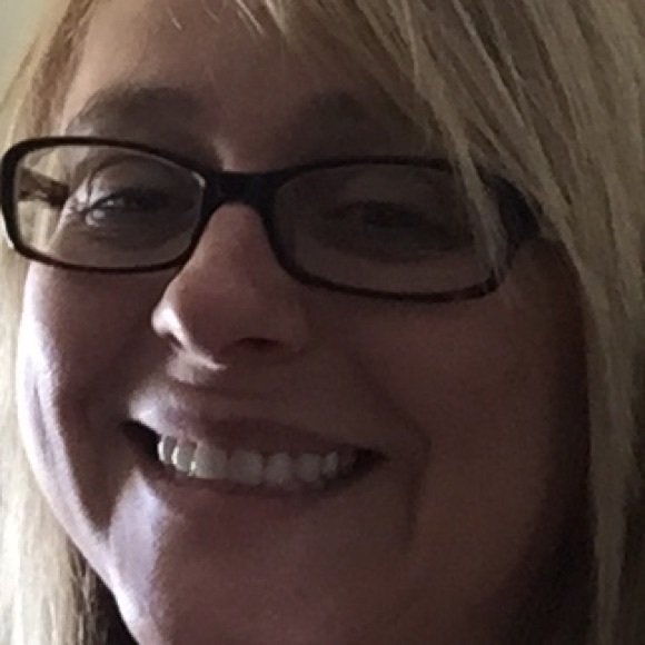 Profile Picture of Cindy Huffman (@6ftmomma) on Poshmark