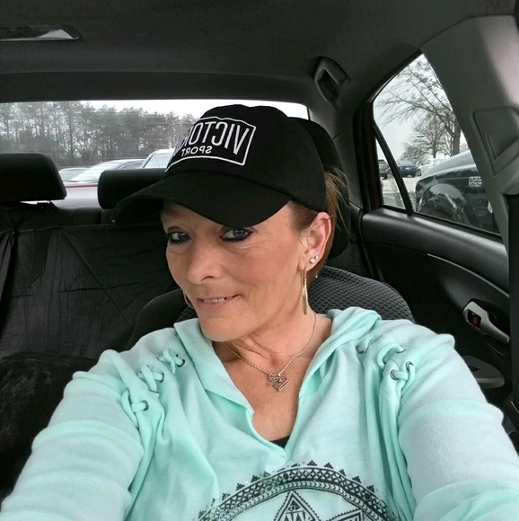 Profile Picture of Teresa Ricketts (@teresaricketts) on Poshmark