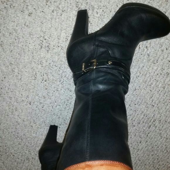 Profile Picture of Jerrica Siembieda (@jerricarenee) on Poshmark