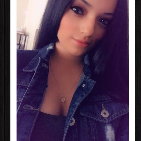 Profile Picture of Miranda Rivas (@mirriv54) on Poshmark