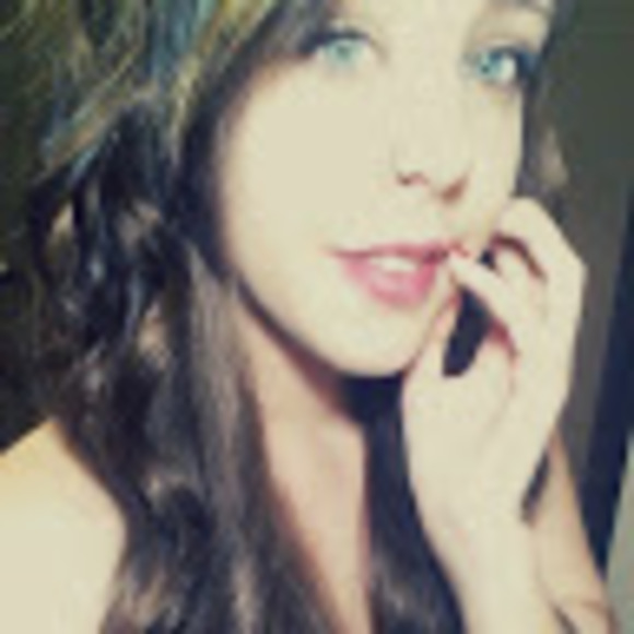 Profile Picture of Genna Masinter (@masintergenna10) on Poshmark