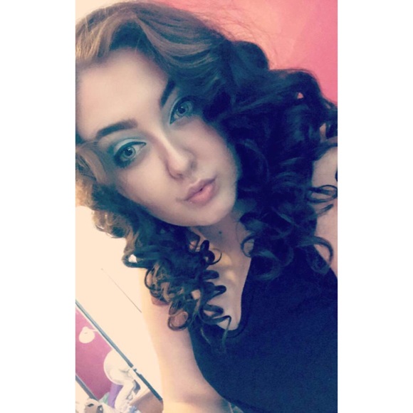 Profile Picture of Danielle Paradowski (@daniellexlove64) on Poshmark