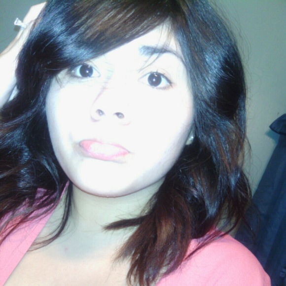 Profile Picture of Ana Romero (@analedis) on Poshmark